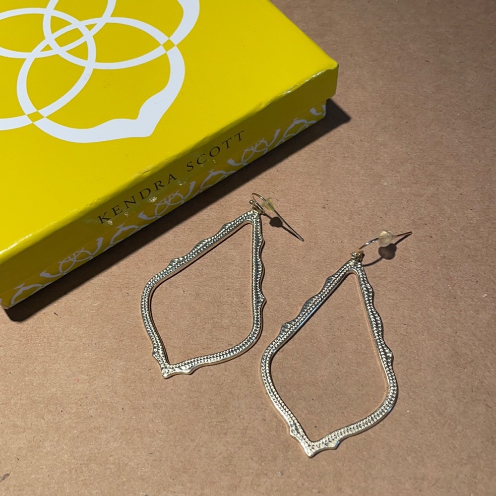 Gold Kendra Scott Sophee Drop Earrings